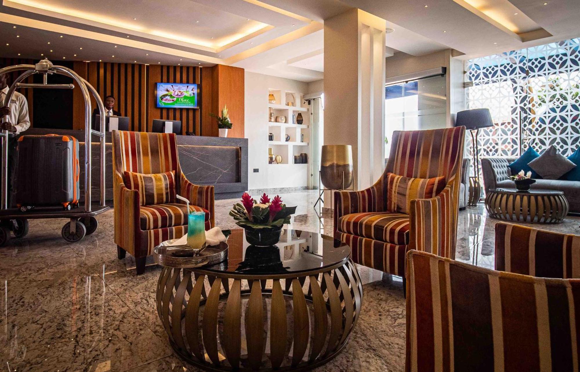 โอ๊ค พลาซา โฮเต็ล อีสต์แอร์พอร์ต Hotel อักกรา ภายนอก รูปภาพ